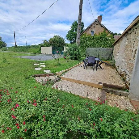 Logement Chaleureux Avec Parking Gratuit Oyre Exterior foto